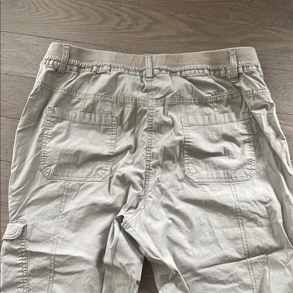 Womens Light Gray Capri cargo Pants - Picture 9 of 12